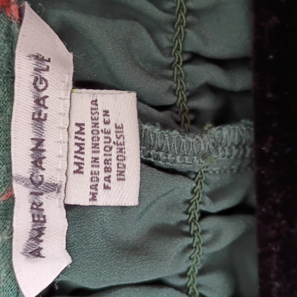 American Eagle Outfitters Green Floral Smocked V-Neck Blouse Medium - Picture 2 of 4